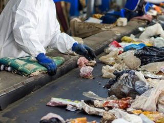 Kota X Meluncurkan Program Pengelolaan Sampah Berkelanjutan