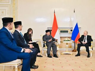 Menteri Pertahanan Dapingi Presiden RI Prabowo Dalam Pertemuan Bilateral Dengan Presiden Federasi Rusia